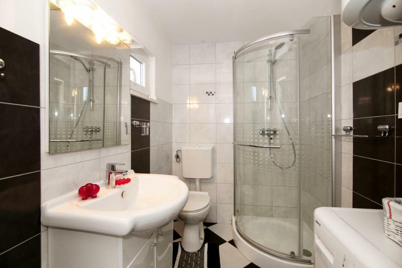 トロギール Luxury House With Poolヴィラ エクステリア 写真